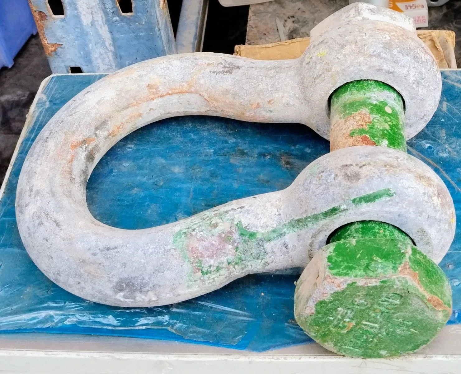 Green Pin Bow Shackle (model G-4163) with a safety bolt