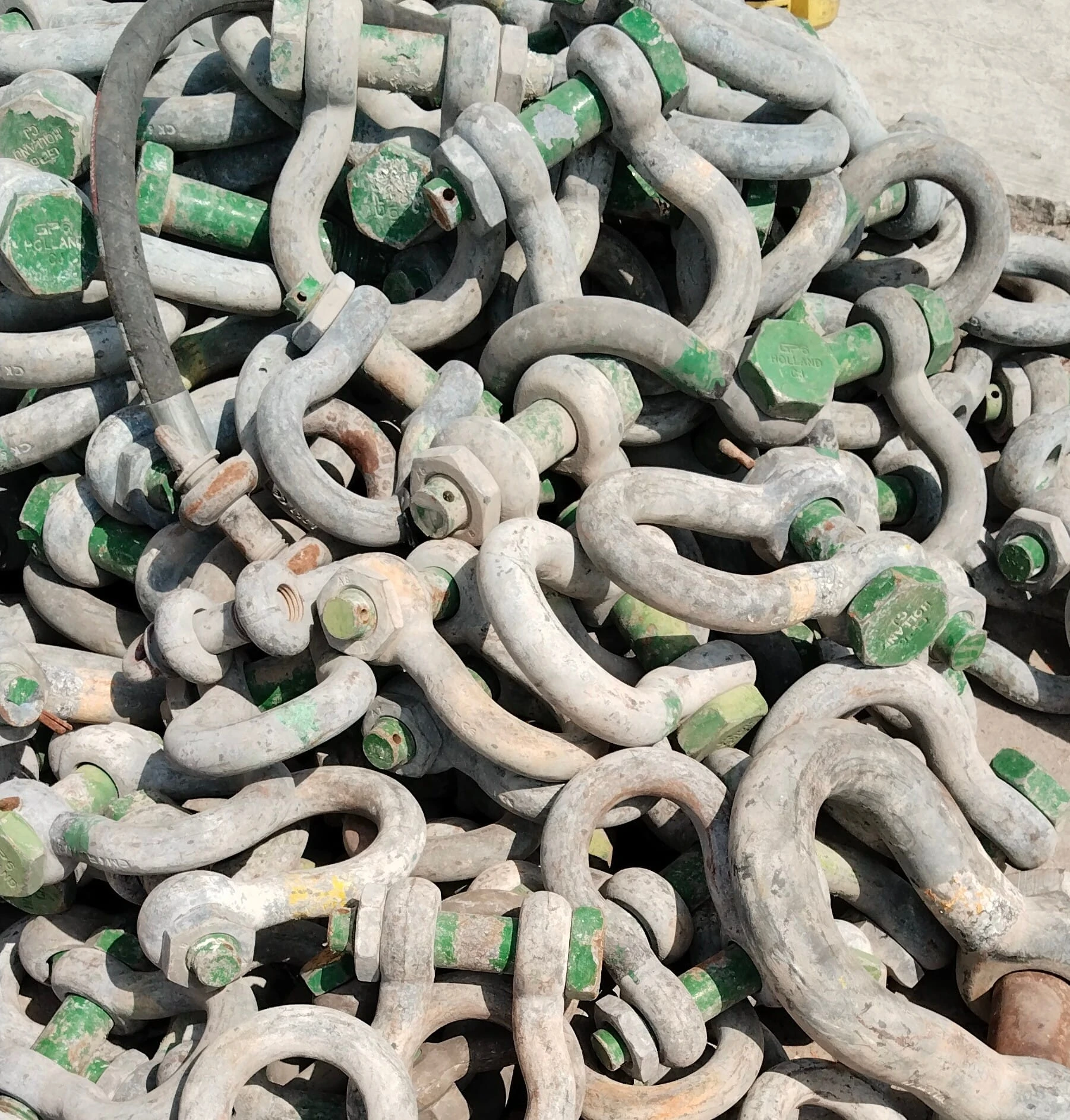 Green Pin Bow Shackle (model G-4163) with a safety bolt - View 2